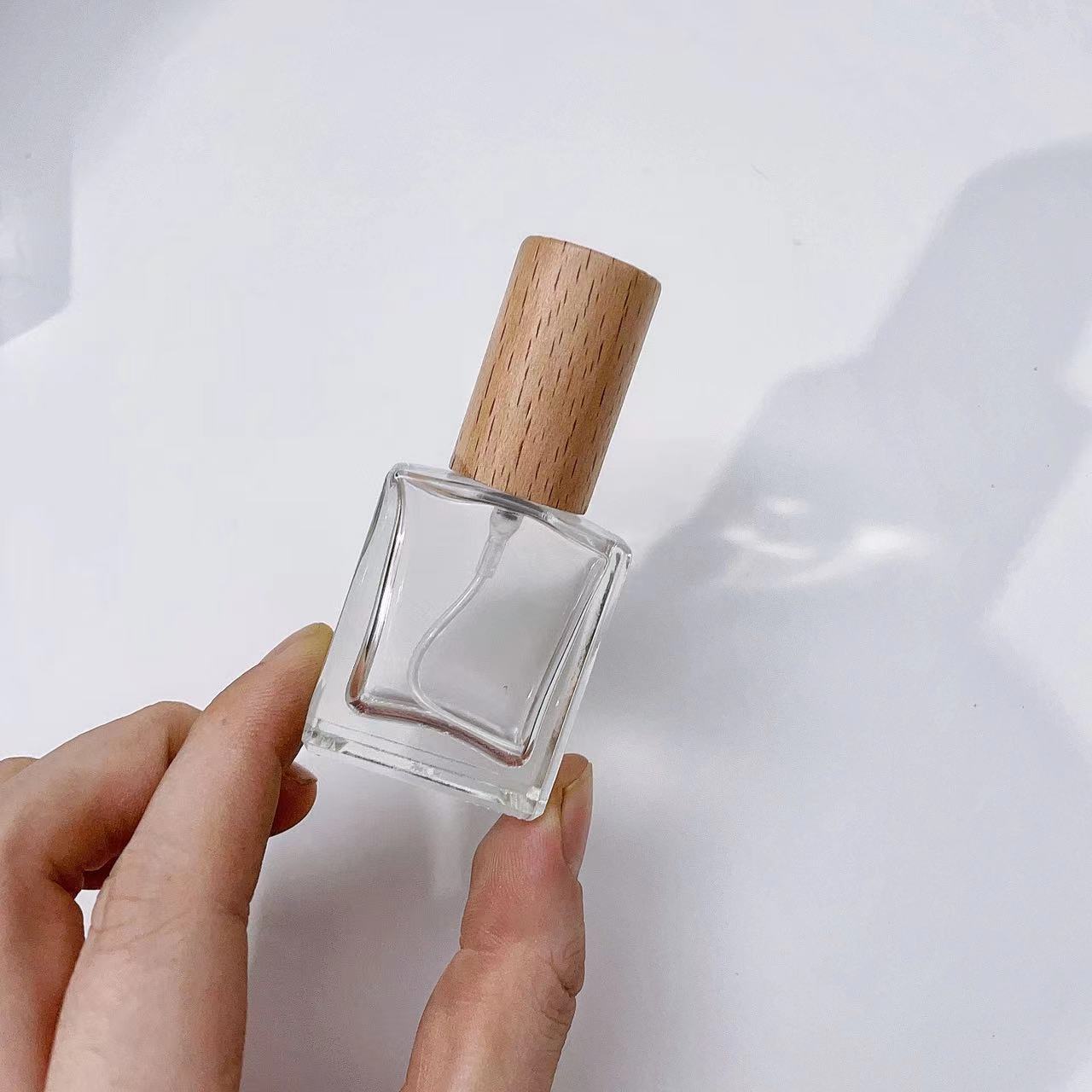 زجاجة بخاخ عطر من الزجاج السمي - مراجعة Scent Eliminator Spray وسعره